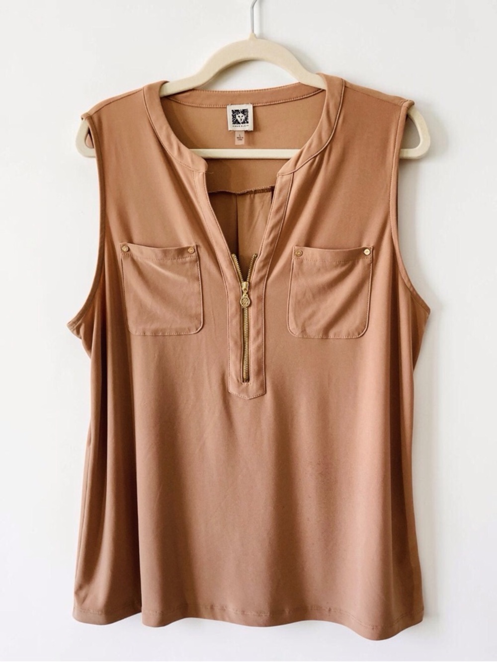 Anne Klein Camel Tan Sleeveless Top Gold Zip V-Neck Patch Pockets Large Like New